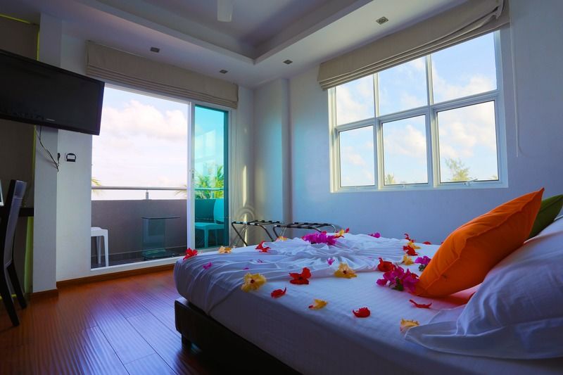 Fern Boquete Inn Hulhumale Bagian luar foto