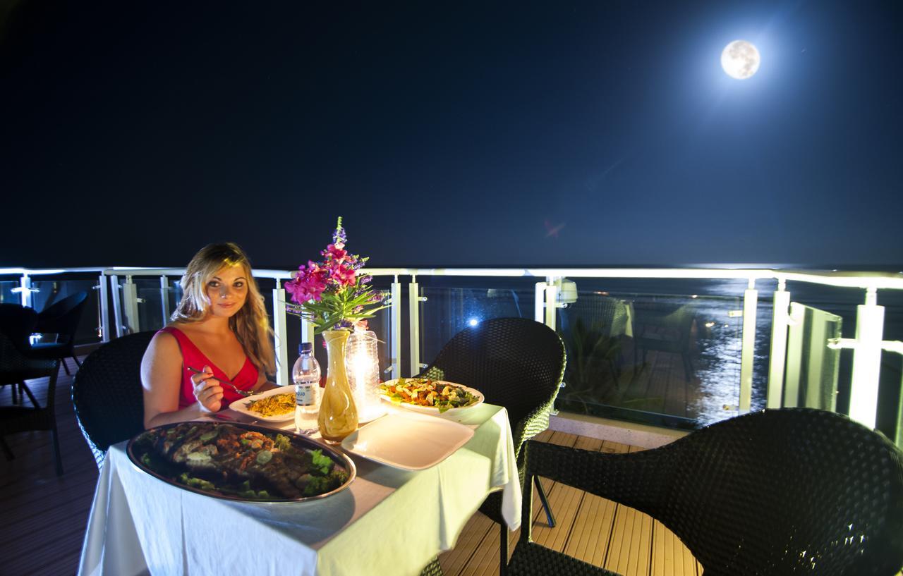 Fern Boquete Inn Hulhumale Bagian luar foto