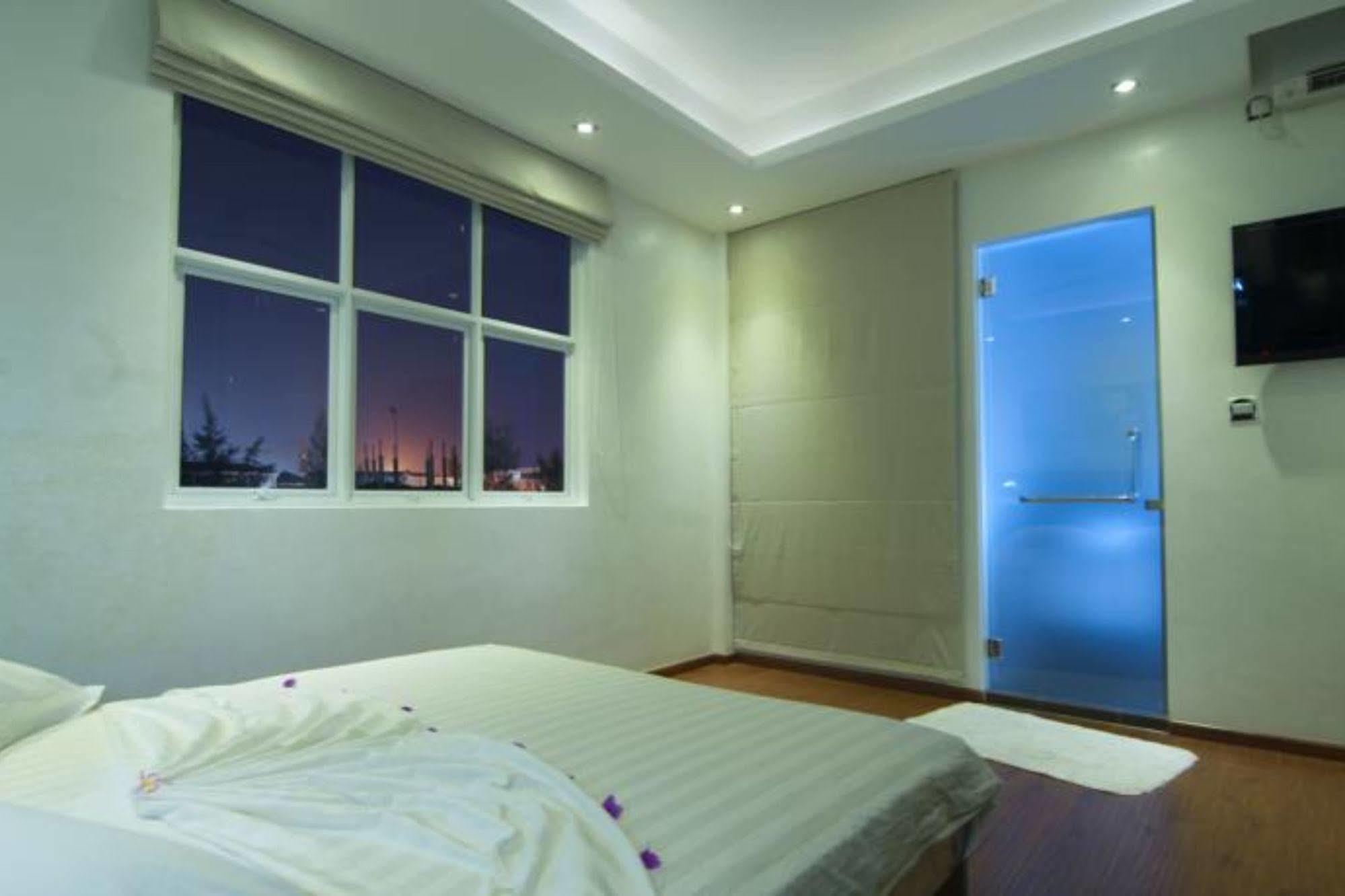 Fern Boquete Inn Hulhumale Bagian luar foto