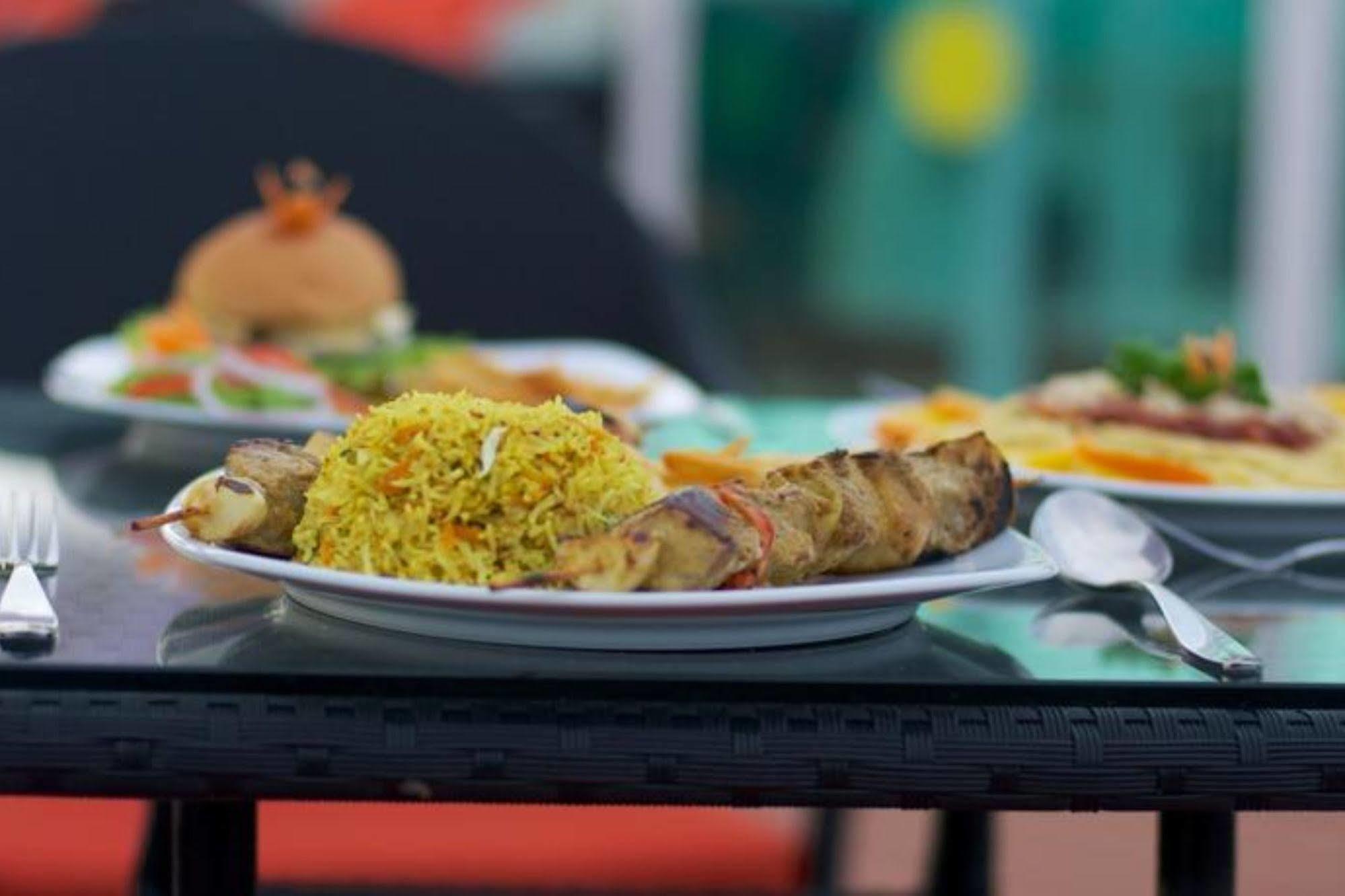 Fern Boquete Inn Hulhumale Bagian luar foto